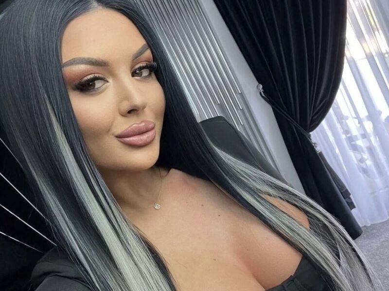 New camgirl model AyshaAnn