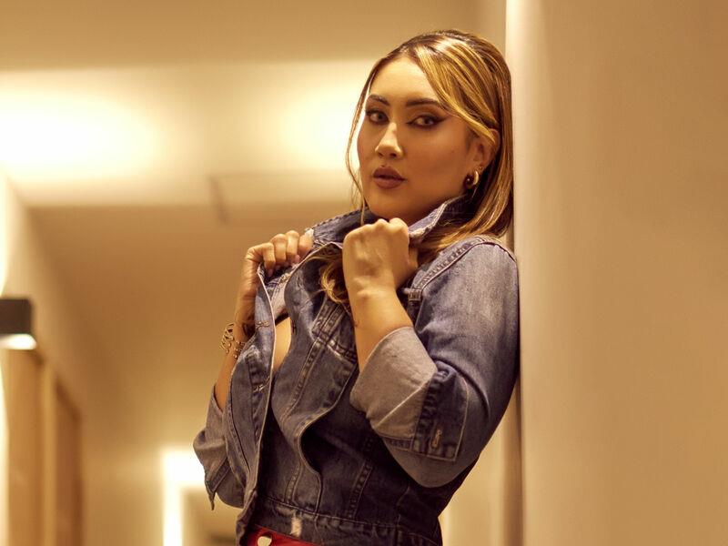 New camgirl model LaurenVenezs