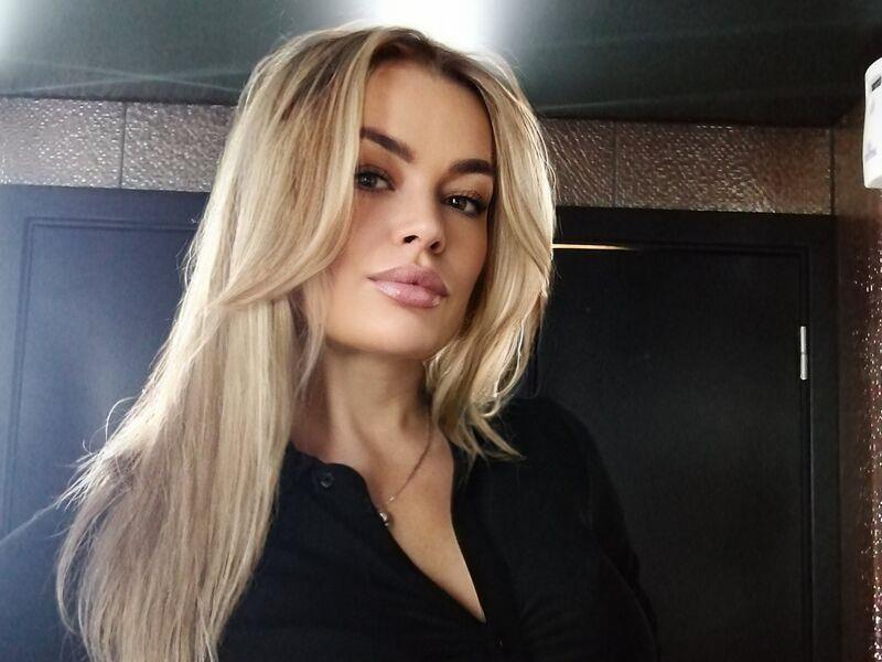 New camgirl model MilenaBia